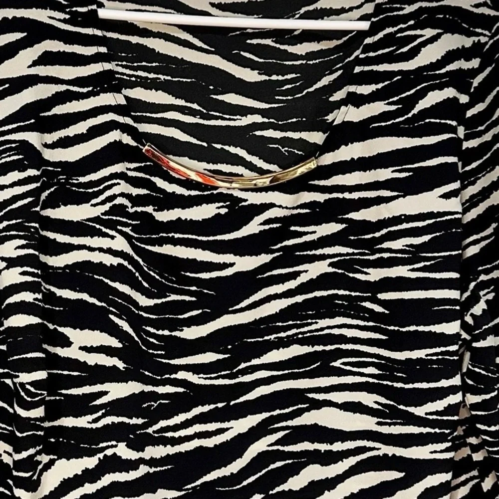 DKNYC Black and White Zebra Print Blouse LK